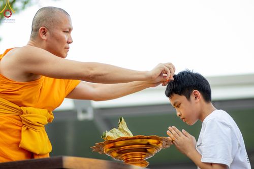 ภาพ No.132868:พิธีตัดปอยผม โครงการหน่อแก้วเปรียญธรรม รุ่นที่ 12 ณ ค่ายจองแชมป์ หมู่กฏิสามเณรเปรียญธรรม วัดพระธรรมกาย วันอาทิตย์ที่ 31 มีนาคม พ.ศ. 2567