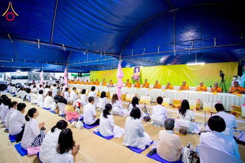 ภาพ No.192508:พิธีถวายภัตตาหารเป็นสังฆทาน แด่พระธรรมยาตรา ณ อนุสรณ์สถานคลองบางนางแท่น อ.สามพราน จ.นครปฐม ในโครงการธรรมยาตรา กตัญญูบูชา มหาปูชนียาจารย์ พระมงคลเทพมุนี(สด จนฺทสโร) พระผู้ปราบมาร อนุสรณ์สถาน 7 แห่ง ปีที่ 13 วันที่ 10 มกราคม พ.ศ. 2568