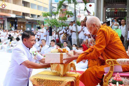 ภาพ No.85866:ตักบาตรพระนานาชาติ 10,000 รูป ใจกลางนครหาดใหญ่ จ.สงขลา วันอาทิตย์ที่ 20 สิงหาคม พ.ศ. 2566