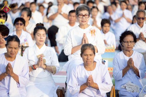 ภาพ No.250510:วันพุธที่ 8 ตุลาคม พ.ศ. 2568 พิธีตักบาตรเทโวโรหณะ ณ ลานธรรมปทุมรัตน์ธรรมเจดีย์ พุทธอุทยานนานาชาติ อ.โพนพิสัย จ.หนองคาย