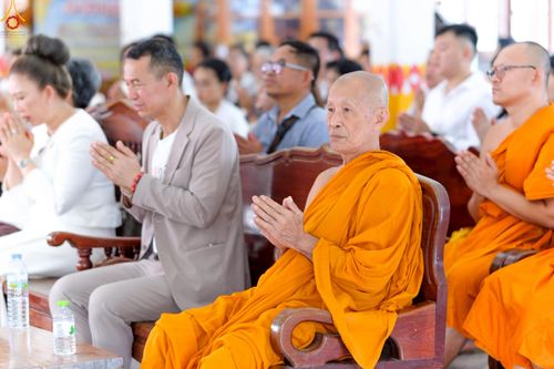 ภาพ No.253193:วันที่ 11 ตุลาคม พ.ศ. 2568 พิธีทอดกฐินสามัคคีทั่วไทย 30,000 วัด โดยคณะศิษยานุศิษย์ บูชาธรรม 81 ปี หลวงพ่อธัมมชโย ณ วัดหนองกระธาตุ อ.หนองแซง จ.สระบุรี