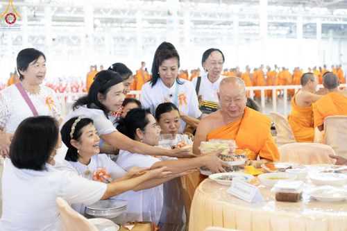 ภาพ No.160998:พิธีถวายภัตตาหารเมนูสวรรค์ ในพรรษาแห่งการเข้าถึงธรรม วันที่ 10 ตุลาคม พ.ศ. 2567 ณ สภาธรรมกายสากล วัดพระธรรมกาย