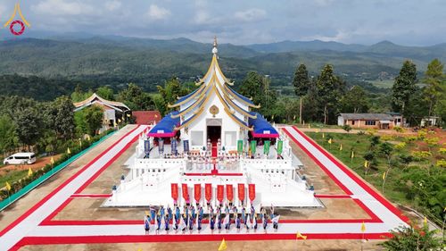 พิธีทอดกฐิน วัดดงดินแดง อ.อมก๋อย จ.เชียงใหม่ ในโครงการกฐินสามัคคีทั่วไทย 30,000 วัด บูชาธรรม 80 ปี หลวงพ่อธัมมชโย โดยคณะศิษยานุศิษย์วัดพระธรรมกาย วันที่ 9 พฤศจิกายน พ.ศ. 2567