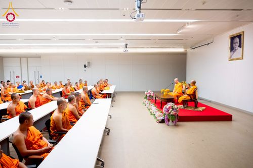 ภาพ No.222410:วันที่ 21 เมษายน พ.ศ. 2568 หลวงพ่อทัตตชีโวต้อนรับคณะสงฆ์ สปป.ลาว ณ อาคาร 100 ปี คุณยายมหารัตนอุบาสิกาจันทร์ ขนนกยูง วัดพระธรรมกาย