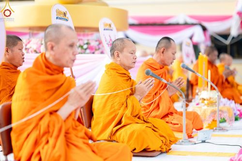 ภาพ No.150769:พิธีเจริญพระพุทธมนต์ และทำบุญตักบาตรแด่คณะสงฆ์ จำนวน 121 รูป เนื่องในโอกาสฉลองครบรอบ 120 ปี อำเภอคลองหลวง จังหวัดปทุมธานี เพื่อถวายเป็นพุทธบูชา ช่วยเหลือผู้ประสบความเดือดร้อนจากอุทกภัย และคณะสงฆ์ 323 วัด 4 จังหวัดชายแดนภาคใต้ วันเสาร์ที่ 31 สิงหาคม พ.ศ. 