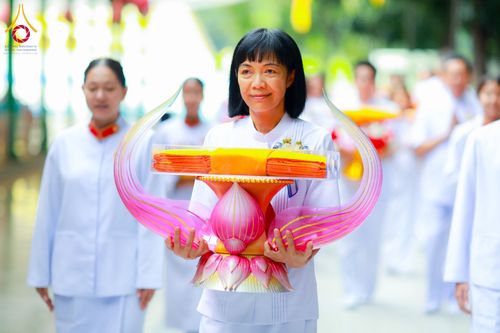 ภาพ No.159064:พิธีทอดผ้าป่าถวายทุนการศึกษาพระภิกษุสามเณรทั่วโลก และ พิธีถวายสังฆทานหนังสือพระไตรปิฏก 80 วัด บูชาธรรม 80 ปี หลวงพ่อธัมมชโย วันเสาร์ที่ 21 กันยายน พ.ศ. 2567 ณ โบสถ์พระไตรปิฏก วัดพระธรรมกาย