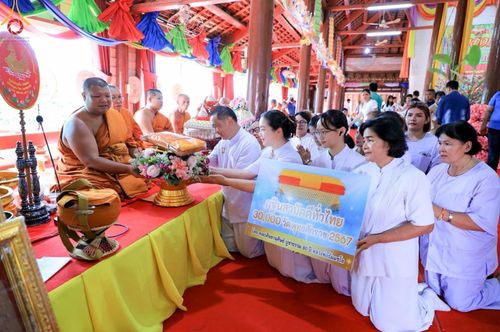 ภาพ No.179479:พิธีทอดกฐิน ณ วัดทุ่งเข็น จ.สุพรรณบุรี ในโครงการกฐินสามัคคีทั่วไทย 30,000 วัด บูชาธรรม 80 ปี หลวงพ่อธัมมชโย โดยคณะศิษยานุศิษย์วัดพระธรรมกาย วันที่ 27 ตุลาคม พ.ศ. 2567