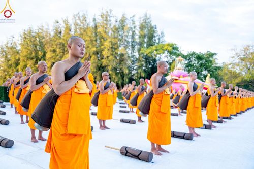 ภาพ No.186893:พระธรรมยาตราปฏิบัติธรรม และถ่ายภาพหมู่ประวัติศาสตร์ ปีที่ 13 ณ ลานทิศตะวันออก มหาวิหารพระมงคลเทพมุนี วัดพระธรรมกาย จ.ปทุมธานี วันเสาร์ที่ 28 ธันวาคม พ.ศ. 2567