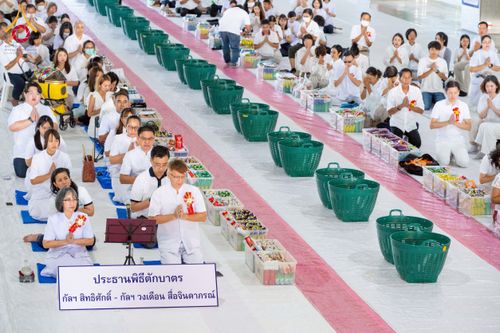 ภาพ No.229394:วันเสาร์ที่ 21 มิถุนายน พ.ศ. 2568 พิธีตักบาตรโครงการอุปสมบทหมู่ธรรมทายาท ระดับอุดมศึกษา รุ่นที่ 52 ภาคฤดูฝน ณ มหาวิหารคด คอร์ 9 วัดพระธรรมกาย