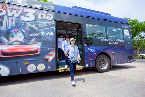 ภาพ No.214534:วันที่ 31 มีนาคม พ.ศ.2568 การทดลองใช้รถ shuttle bus  ขนส่งพระภิกษุ  เพื่องานถวายมหาสังฆทาน วันคุ้มครองโลก