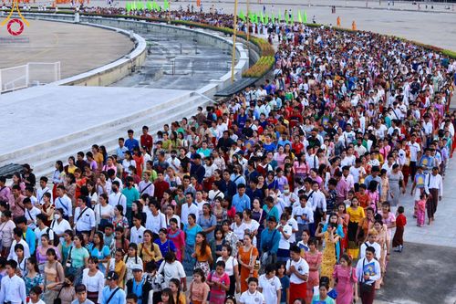 ภาพ No.100009:พิธีทอดผ้าป่า เมียนมาร์ และพิธีสวดธรรมจักร ครั้งที่ 5 ประจำปี พ.ศ. 2566 วันอาทิตย์ที่ 3 ธันวาคม พ.ศ. 2566