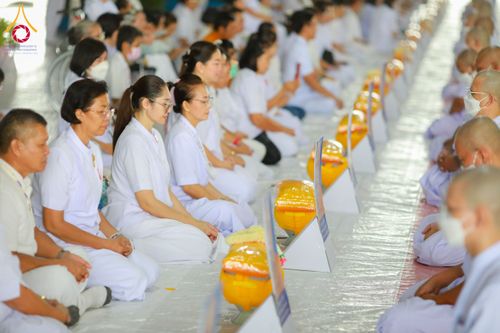 ภาพ No.62699:พิธีขอขมามอบผ้าไตร ในโครงการอุปสมบทหมู่ บูชาธรรมหลวงพ่อธัมมชโย พ.ศ.2567  โครงการอุปสมบทหมู่ธรรมทายาท ระดับอุดมศึกษา รุ่นที่51 (ภาคฤดูร้อน) โครงการบวชพระนานาชาติ AEC และ WAB รุ่นผู้บริหาร(รุ่นที่2) ณ ลานธรรม พระมหาธรรมกายเจดีย์ วันที่ 13 เมษายน พ.ศ. 2567