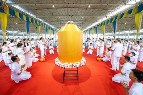 พิธีจุดเทียนใจ ไฟนิรันดร์ อนันตชัย ณ สภาธรรมกายสากล วัดพระธรรมกาย วันอาทิตย์ต้นเดือนที่ 1 กันยายน พ.ศ. 2567