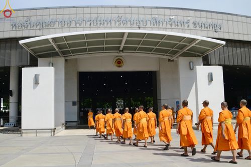 ภาพ No.165747:พิธีถวายภัตตาหารเมนูสวรรค์ วันที่ 26 ตุลาคม พ.ศ. 2567 ณ หอฉันคุณยายอาจารย์ฯ วัดพระธรรมกาย