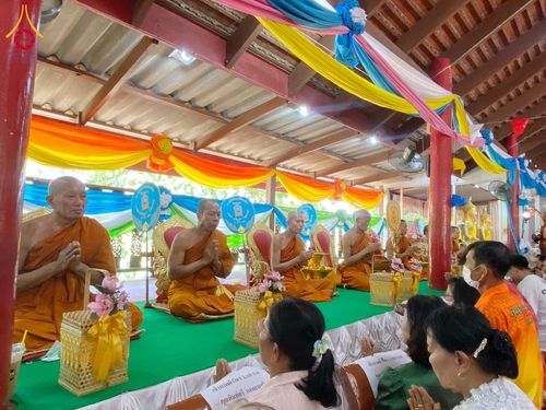 ภาพ No.181752:พิธีทอดกฐิน ณ วัดท่าทอง ต.ปากน้ำ  อ.เดิมบางนางบวช จ.สุพรรณบุรี ในโครงการทอดกฐินสามัคคีทั่วไทย 30,000 วัด บูชาธรรม 80 ปี หลวงพ่อธัมมชโย โดยคณะศิษยานุศิษย์วัดพระธรรมกาย วันที่ 2 พฤศจิกายน พ.ศ. 2567