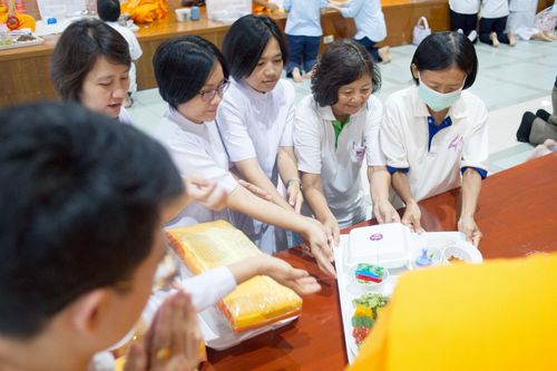 ภาพ No.247351:วันจันทร์ที่ 22 กันยายน พ.ศ. 2568 (วันพระ แรม 15 ค่ำ เดือน 10) พิธีบุพเปตพลี ครั้งที่ 170 ร่วมอุทิศบุญแด่หมู่ญาติที่ล่วงลับไปแล้ว และสืบทอดอายุพระพุทธศาสนา ณ หอฉันคุณยายอาจารย์ฯ วัดพระธรรมกาย