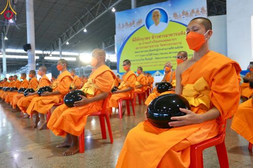 ภาพ No.99613:พิธีตักบาตรวันอาทิตย์ต้นเดือน ณ สภาธรรมกายสากล วัดพระธรรมกาย จ.ปทุมธานี วันอาทิตย์ที่ 3 ธันวาคม พ.ศ. 2566