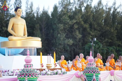 ภาพ No.162240:พิธีจุดประทีปโคมลาน ถวายเป็นพุทธบูชา สร้างความสว่างไสวให้กับแผ่นดินด้วยแสงธรรม วันพฤหัสบดีที่ 17 ตุลาคม พ.ศ. 2567 ณ พุทธอุทยานนานาชาติ จังหวัดหนองคาย