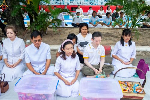 ภาพ No.87280:พิธีถวายสังฆทาน 323 วัด 4 จังหวัดชายแดนภาคใต้  ปีที่ 19 ครั้งที่ 165 พิธีมอบกองทุนหนุนแรงใจช่วยครูใต้  ปีที่ 16 ครั้งที่ 130 และพิธีทำบุญอุทิศส่วนกุศลให้ผู้วายชนม์ ณ วัดพุทธภูมิ อ.เมือง จ.ยะลา วันเสาร์ที่ 9 กันยายน พ.ศ. 2566