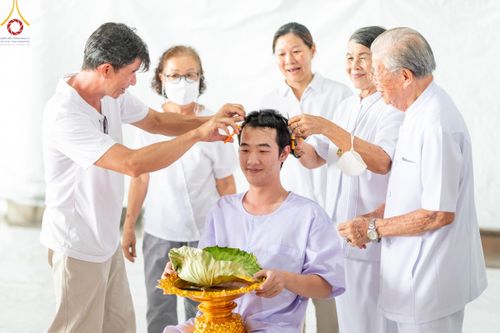 ภาพ No.140228:พิธีตัดปอยผมและปลงผม โครงการอุปสมบทหมู่ธรรมทายาท ระดับอุดมศึกษา รุ่นที่ 51 ภาคฤดูฝน วันเสาร์ที่ 8 มิถุนายน พ.ศ.2567 ณ มหารัตนวิหารคด 9 วัดพระธรรมกาย