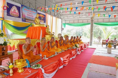 ภาพ No.169886:พิธีทอดกฐิน ณ วัดรัตนปทุม  จ.ร้อยเอ็ด ในโครงการกฐินสามัคคีทั่วไทย 30,000 วัด บูชาธรรม 80 ปี หลวงพ่อธัมมชโย โดยคณะศิษยานุศิษย์วัดพระธรรมกาย วันที่ 26 ตุลาคม พ.ศ. 2567