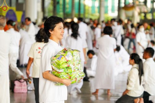 ภาพ No.136532:พิธีตักบาตร พิธีบูชาข้าวพระ ในวันอาทิตย์ต้นเดือนที่ 5 พฤษภาคม พ.ศ. 2567 ณ วัดพระธรรมกาย จ.ปทุมธานี