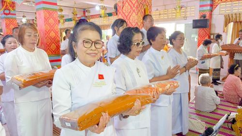 ภาพ No.165281:พิธีทอดกฐิน ณ วัดบ้านโนนหวาย จ.อุดรธานี ในโครงการกฐินสามัคคีทั่วไทย 30,000 วัด บูชาธรรม 80 ปี หลวงพ่อธัมมชโย โดยคณะศิษยานุศิษย์วัดพระธรรมกาย วันที่ 20 ตุลาคม พ.ศ. 2567