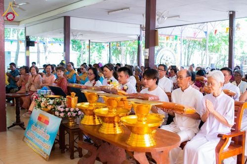ภาพ No.178282:พิธีทอดกฐิน ณ ศูนย์ปฏิบัติธรรมเทียนถวาย ต.หนองไทร อ.ด่านขุนทด จ.นครราชสีมา ในโครงการทอดกฐินสามัคคีทั่วไทย 30,000 วัด บูชาธรรม 80 ปี หลวงพ่อธัมมชโย โดยคณะศิษยานุศิษย์วัดพระธรรมกาย วันที่ 7 พฤศจิกายน พ.ศ. 2567