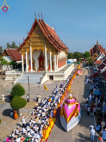 ภาพ No.107829:พิธีต้อนรับพระธรรมยาตรา ในโครงการธรรมยาตรากตัญญูบูชา มหาปูชนียาจารย์ พระมงคลเทพมุนี(สด จนฺทสโร) พระผู้ปราบมาร อนุสรณ์สถาน 7 แห่ง ปีที่ 12 วันที่ 7 มกราคม พ.ศ. 2567 ณ อนุสรณ์สถานคลองบางนางแท่น  อ.สามพราน จ.นครปฐม