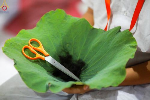 ภาพ No.132829:พิธีตัดปอยผม โครงการสามเณรฟื้นฟูพระพุทธศาสนาทั่วไทย ณ มหารัตนวิหารคด26 วัดพระธรรมกาย วันอาทิตย์ที่ 31 มีนาคม พ.ศ. 2567