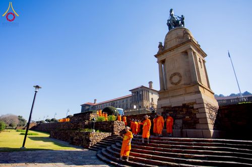 ภาพ No.232808:วันที่ 1 กรกฏาคม พ.ศ. 2568 Dhammayatra in South Africa 2025 ธรรมยาตราแอฟริกาใต้ — เส้นทางแห่งสติ สมาธิ และปัญญา ธรรมทายาทที่ได้อบรมโครงการบรรพชาอุปสมบทหมู่ครั้งที่ 2 ณ วัดพระธรรมกายโจฮันเนสเบิร์ก ประเทศแอฟริกาใต้