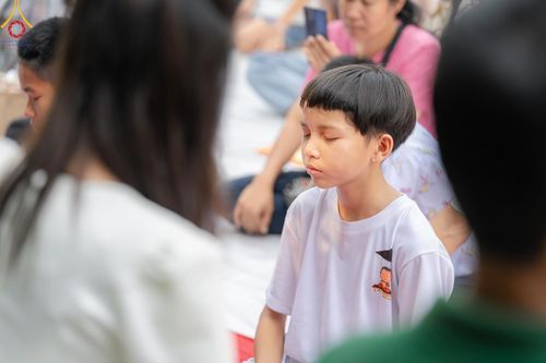 ภาพ No.135018: พิธีบรรพชาสามเณร  พิธีตักบาตรฉลองสามเณรใหม่ วันที่ 1 เมษายน พ.ศ.2567 ในโครงการบรรพชาสามเณรฟื้นฟูพระพุทธศาสนาทั่วไทย ณ ศูนย์ปฏิบัติธรรมแก้วเมืองเลย