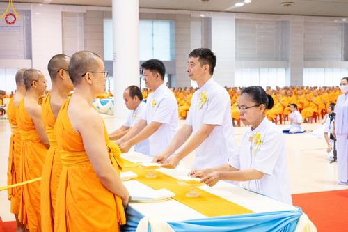 ภาพ No.146058:วันมหารำลึก ครั้งที่ 34 พิธีร่วมรำลึกถึงนักสร้างบารมีที่ล่วงลับไปแล้ว , พิธีสวดพระพุทธมนต์ ณ ห้องแก้วสารพัดนึก 1 วัดพระธรรมกาย วันเสาร์ที่ 27 กรกฎาคม พ.ศ. 2567