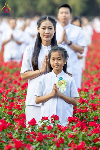 ภาพ No.185434:กิจกรรมเก็บดอกแพงรวย วันอาทิตย์ที่ 22 ธันวาคม พ.ศ. 2567 ณ ทุ่งสวรรค์ ตะวันฉาย วัดพระธรรมกาย