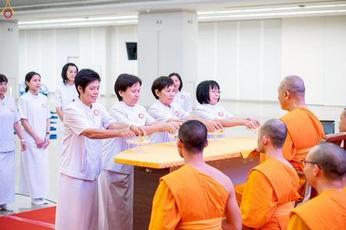 ภาพ No.246512:วันที่ 17 กันยายน พ.ศ. 2568 พิธีรับดวงแก้วนักเรียนบาลี "ดวงแก้วยกชั้นให้ลั่นจักรวาล" ณ ห้องเทวสภา วัดพระธรรมกาย