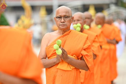 ภาพ No.101105:พิธีอุปสมบทหมู่ ในโครงการอุปสมบทบูชาธรรม มหาปูชนียาจารย์ พ.ศ. 2566 ณ วัดท่าเกวียน อำเภอพนมสารคาม จังหวัดฉะเชิงเทรา วันที่ 5 ธันวาคม พ.ศ. 2566