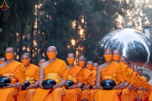 ภาพ No.107344:พิธีตักบาตรพระธรรมยาตราฯ ในโครงการธรรมยาตรากตัญญูบูชา มหาปูชนียาจารย์ พระมงคลเทพมุนี(สด จนฺทสโร) พระผู้ปราบมาร ปีที่ 12 ณ อนุสรณ์สถานมหาวิหารพระมงคลเทพมุนี อ.สองพี่น้อง จ.สุพรรณบุรี วันที่ 7 มกราคม พ.ศ. 2567