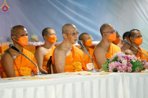 ภาพ No.108057:พิธีถวายภัตตาหารเป็นสังฆทาน แด่คณะพระธรรมยาตราฯ ในโครงการธรรมยาตรากตัญญูบูชา มหาปูชนียาจารย์ พระมงคลเทพมุนี(สด จนฺทสโร) พระผู้ปราบมาร อนุสรณ์สถาน 7 แห่ง ปีที่ 12 วันที่ 8 มกราคม พ.ศ. 2567 ณ อนุสรณ์สถานมหาวิหารพระมงคลเทพมุนี (โลตัสแลนด์) อ.สองพี่น้อง จ.สุ