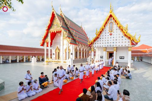 ภาพ No.101194:พิธีบรรพชาธรรมทายาท ในโครงการอุปสมบทบูชาธรรม มหาปูชนียาจารย์ พ.ศ. 2566 ณ วัดสองพี่น้อง สุพรรณบุรี วันที่ 5 ธันวาคม พ.ศ. 2566