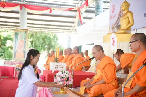 ภาพ No.262382:วันที่ 19 ตุลาคม พ.ศ. 2568 พิธีทอดกฐินสถาปนา แผ่นบันมงคลมหาเศรษฐี อาคาร 80 ปี หลวงพ่อธัมมชโย ในโครงการกฐินสามัคคีทั่วไทย 30,000 วัด บูชาธรรม 81 ปี หลวงพ่อธัมมชโย โดยคณะศิษยานุศิษย์วัดพระธรรมกาย ณ ศูนย์ปฏิบัติธรรมวิหารแดง ต.เจริญธรรม อ.วิหารแดง จ.สระบุรี