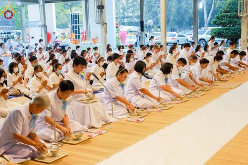 ภาพ No.106657:พิธีถวายภัตตาหารเป็นสังฆทาน แด่คณะพระธรรมยาตราฯ ในโครงการธรรมยาตรากตัญญูบูชา มหาปูชนียาจารย์ พระมงคลเทพมุนี(สด จนฺทสโร) พระผู้ปราบมาร อนุสรณ์สถาน 7 แห่ง ปีที่ 12 วันที่ 6 มกราคม พ.ศ. 2567 ณ อนุสรณ์สถานโลตัสแลนด์ จ.สุพรรณบุรี