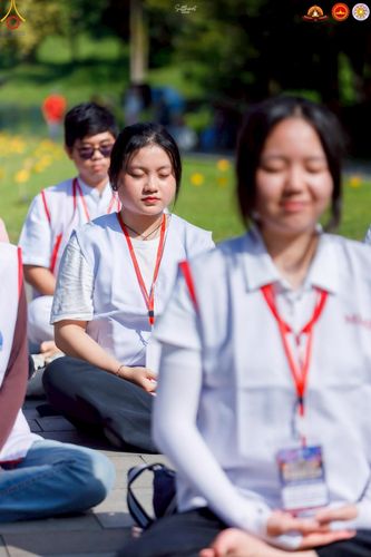 ภาพ No.224717:วันที่ 11 -12 พฤษภาคม พ.ศ. 2568 คณะพระอาจารย์ เจ้าหน้าที่ อาสาสมัคร นักศึกษา ทั้งชาวอินโดนีเซีย และชาวไทย ร่วมแรงร่วมใจ เตรียมงาน เก็บงาน ในวันวิสาขบูชา ณ พระมหาเจดีย์บรมพุทโธ ประเทศอินโดนีเซีย