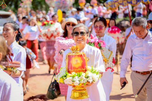 ภาพ No.255343:วันที่ 13 ตุลาคม พ.ศ. 2568 พิธีทอดกฐินสามัคคีทั่วไทย 30,000 วัด โดยคณะศิษยานุศิษย์ บูชาธรรม 81 ปี หลวงพ่อธัมมชโย ณ วัดมิ่งฟ้าคุณจักร ต.หนองกระท้าว อ.นครไทย จ.พิษณุโลก