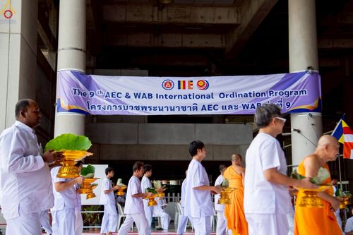 ภาพ No.230746:วันที่ 28 มิถุนายน พ.ศ. 2568 พิธีตัดปอยผมและปลงผม โครงการบวชพระนานาชาติ AEC & WAB รุ่นที่ 9 ณ วิหารคด 2 วัดพระธรรมกาย