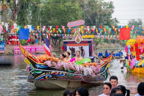 ภาพ No.123816:ขบวนพาเหรดเรือในพิธีเปิดโครงการแข่งขันเรือพาย อบต.คลองสาม ประจำปี พ.ศ. 2567 วันเสาร์ที่ 17 กุมภาพันธ์ พ.ศ. 2567