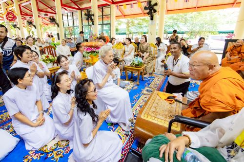 ภาพ No.276277:วันที่ 5 พฤศจิกายน พ.ศ. 2568 พิธีทอดกฐินสามัคคีทั่วไทย ณ สำนักสงฆ์สวนธรรมโกศล 2 อ.คลองหลวง จ.ปทุมธานี โดยคณะศิษยานุศิษย์ บูชาธรรม 81 ปี หลวงพ่อธัมมชโย