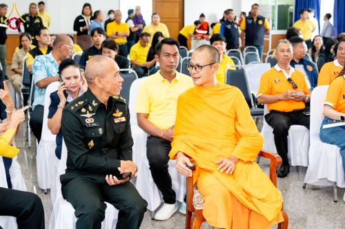 ภาพ No.159364:วัดพระธรรมกาย มูลนิธิธรรมกาย คณะศิษยานุศิษย์ฯ มอบถุงยังชีพ ข้าวสารอาหารแห้ง สมทบศูนย์รับบริจาคช่วยเหลือ ผู้ประสบภัยภาคเหนือ จังหวัดปทุมธานี มอบชุดอาหารปรุงสุกใหม่ ส่งแรงใจแก่เจ้าหน้าที่ผู้ปฏิบัติงาน และจิตอาสา วันที่ 27 กันยายน พ.ศ. 2567