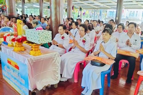 พิธีทอดกฐิน ณ วัดสำพะเนียง อ.บ้านแพรก จ.พระนครศรีอยุธยา ในโครงการกฐินสามัคคีทั่วไทย 30,000 วัด บูชาธรรม 80 ปี หลวงพ่อธัมมชโย โดยคณะศิษยานุศิษย์วัดพระธรรมกาย วันที่ 27 ตุลาคม พ.ศ. 2567