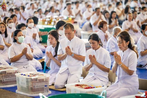 ภาพ No.86807:พิธีตักบาตร , พิธีบูชาข้าวพระ , พิธีจุดเทียนใจ ไฟนิรันดร์ อนันตชัย ในวันอาทิตย์ต้นเดือน 3 กันยายน พ.ศ. 2566 ณ วัดพระธรรมกาย