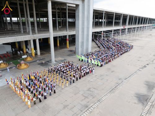 ภาพ No.143644:พิธีถวายผ้าไตร, สวดธรรมจักร, ปฏิบัติธรรม และฟังแสดงพระธรรมเทศนา ภาษาเมียนมา โดยมีสาธุชนชาวเมียนมากว่า 4,000 คน เข้าร่วมพิธี ณ มหารัตนวิหารคด วัดพระธรรมกาย วันอาทิตย์ที่ 7 กรกฎาคม พ.ศ. 2567